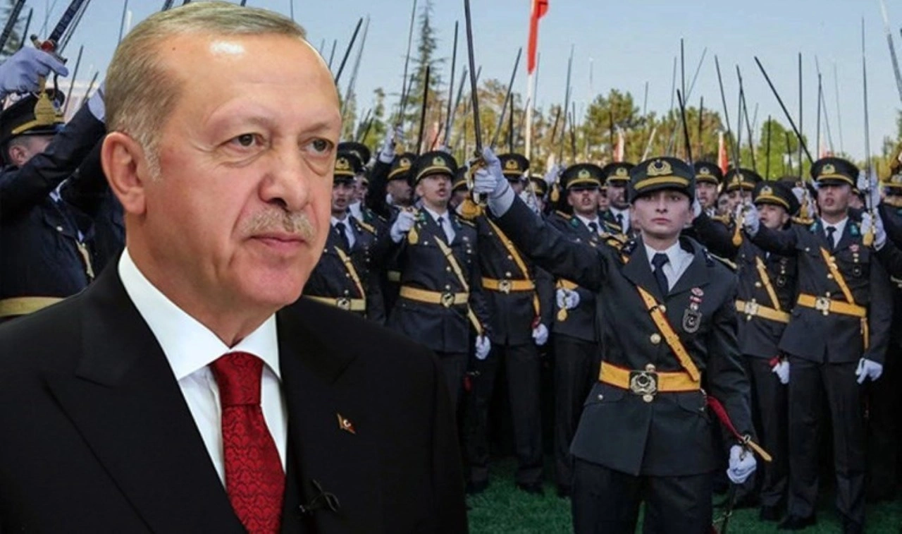 Mecliste teğmenleri eleştiren Erdoğan, 'seçilmiş' Kara Harp Okulu öğrencileri ile Saray&#0