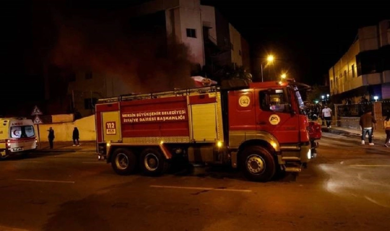 Mersin'de tekstil fabrikasında yangın: Dumandan etkilenenler var