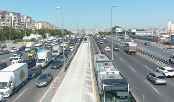 Metrobüs hattındaki çalışma nedeniyle kapatılmıştı: Cennet Mahallesi Durağı açıldı