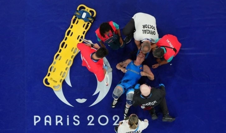 Minderden sedyeyle çıkarıldı: Paris 2024 Olimpiyat Oyunları'nda korkutan anlar!