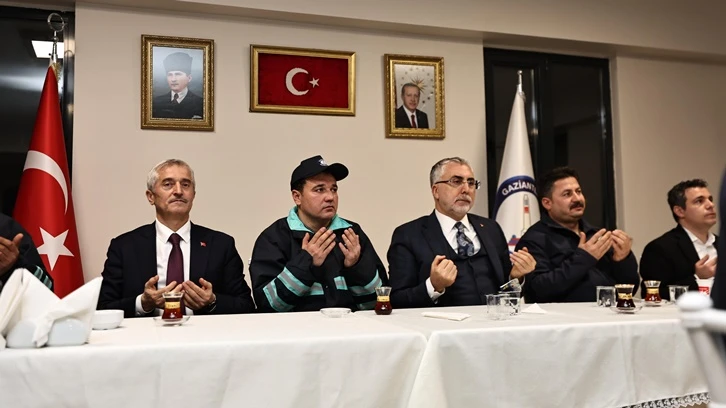 Bakan Vedat Işıkhan, Şahinbeyli işçilerle sahur yaptı