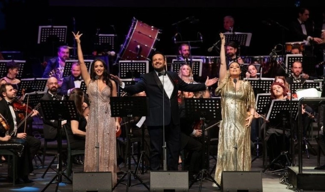 Operanın dünyaca ünlü yıldızları Türkiye’de! Mühendis Kızlar için sahne aldılar