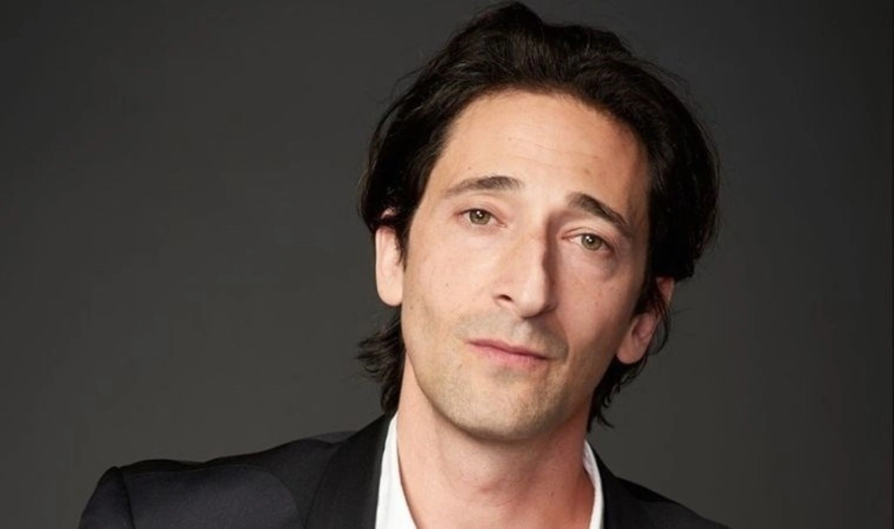 Oscar ödüllü Adrien Brody'den set anısı: Makyöz burnunu çıkarmaya çalıştı!