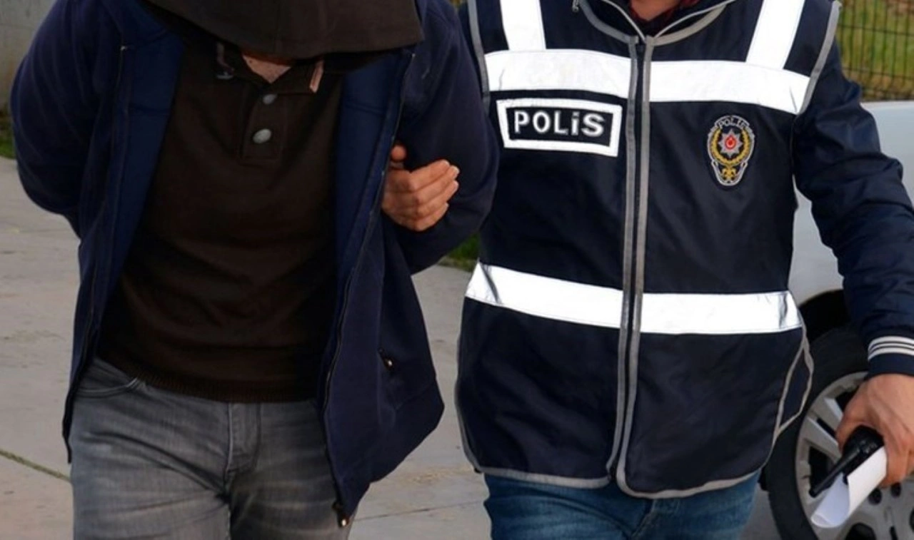 Polis 'Mutlu yıllar' deyip baskın yaptı: Çok sayıda gözaltı