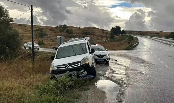 Polisten kaçarken kaza yaptılar! Edirne'de araçta 3 göçmen yakalandı