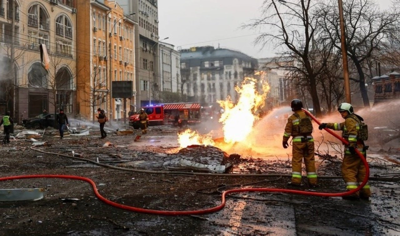 Rusya'dan Kiev'e İHA saldırısı: 3 kişi öldü