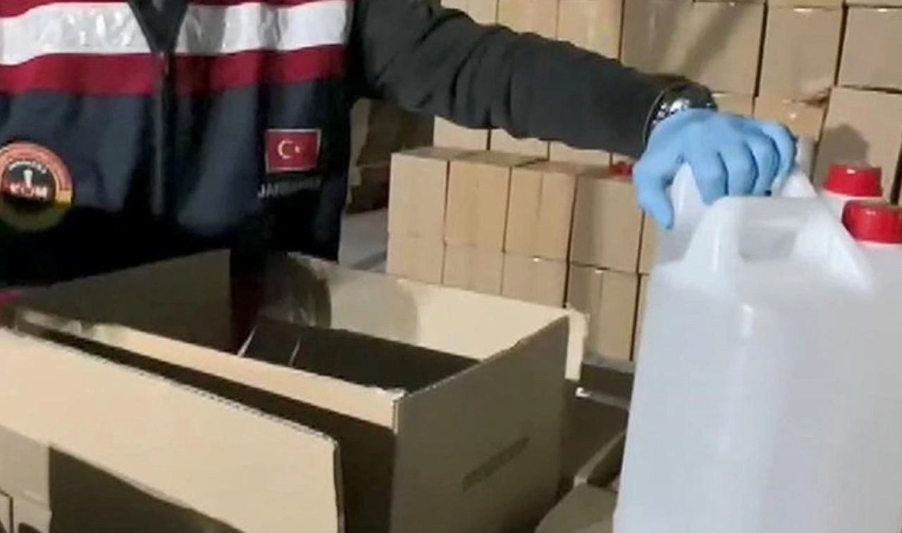 Samsun'da 11 bin litre 'etil alkol' ele geçirildi: 6 zanlı yakalandı