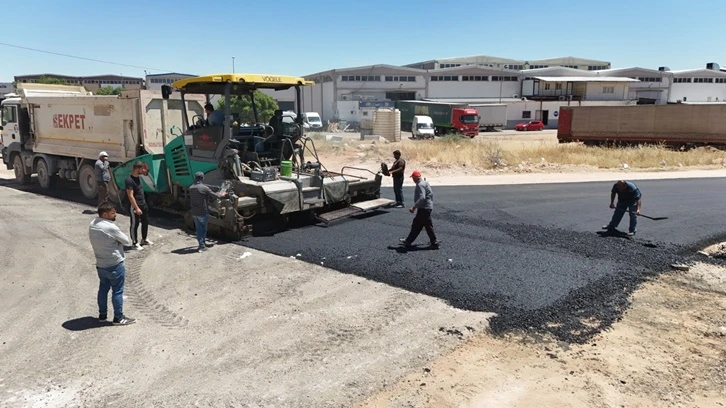 Sanayi Mahallesi'de yeni yollar asfaltlanıyor
