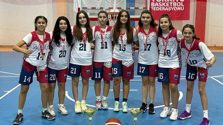 Sanko Okulları Basketbol Takımı il şampiyonu oldu