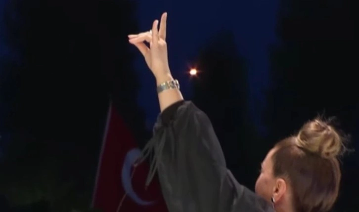 Saray’da ‘15 Temmuz’ anması: Azerin’den ‘bozkurt’lu veda!