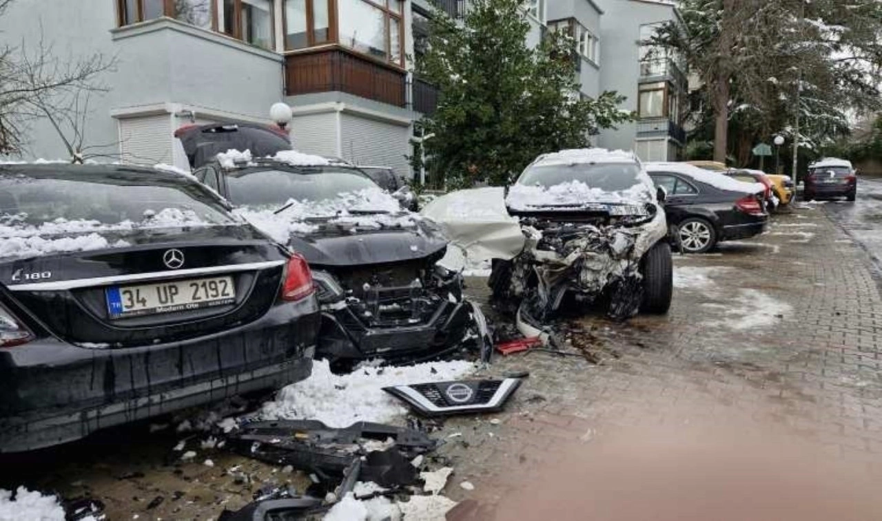 Sarıyer'de kayan cip 4 otomobile çarptı: 1 ölü