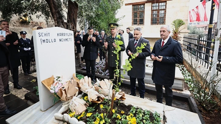 Şehit Şahinbey mezarı başında anıldı