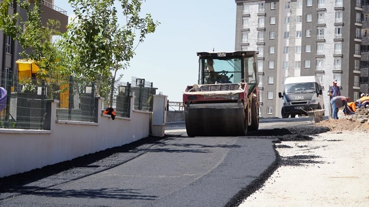 Şehitkamil Belediyesi asfalt çalışmalarını sürdürüyor