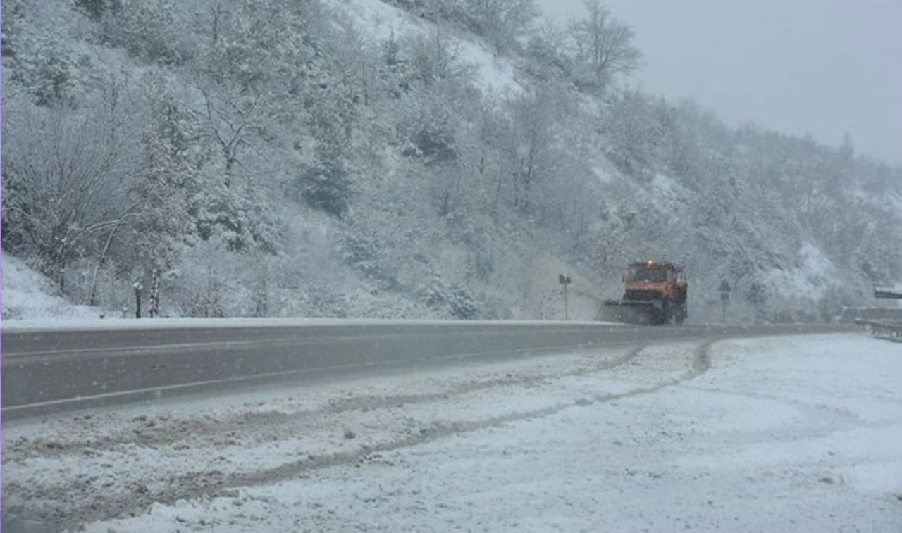 Sinop’ta 101 köy yolu kar nedeniyle ulaşıma kapandı