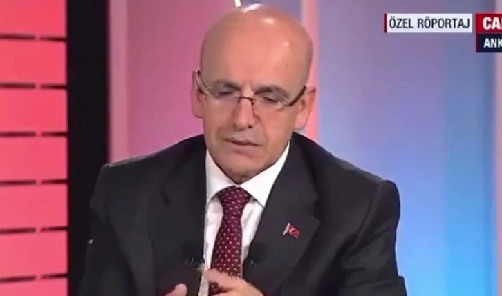 Siri de dayanamadı... Mehmet Şimşek'in sözünü kesti: 'Bir hata oldu'