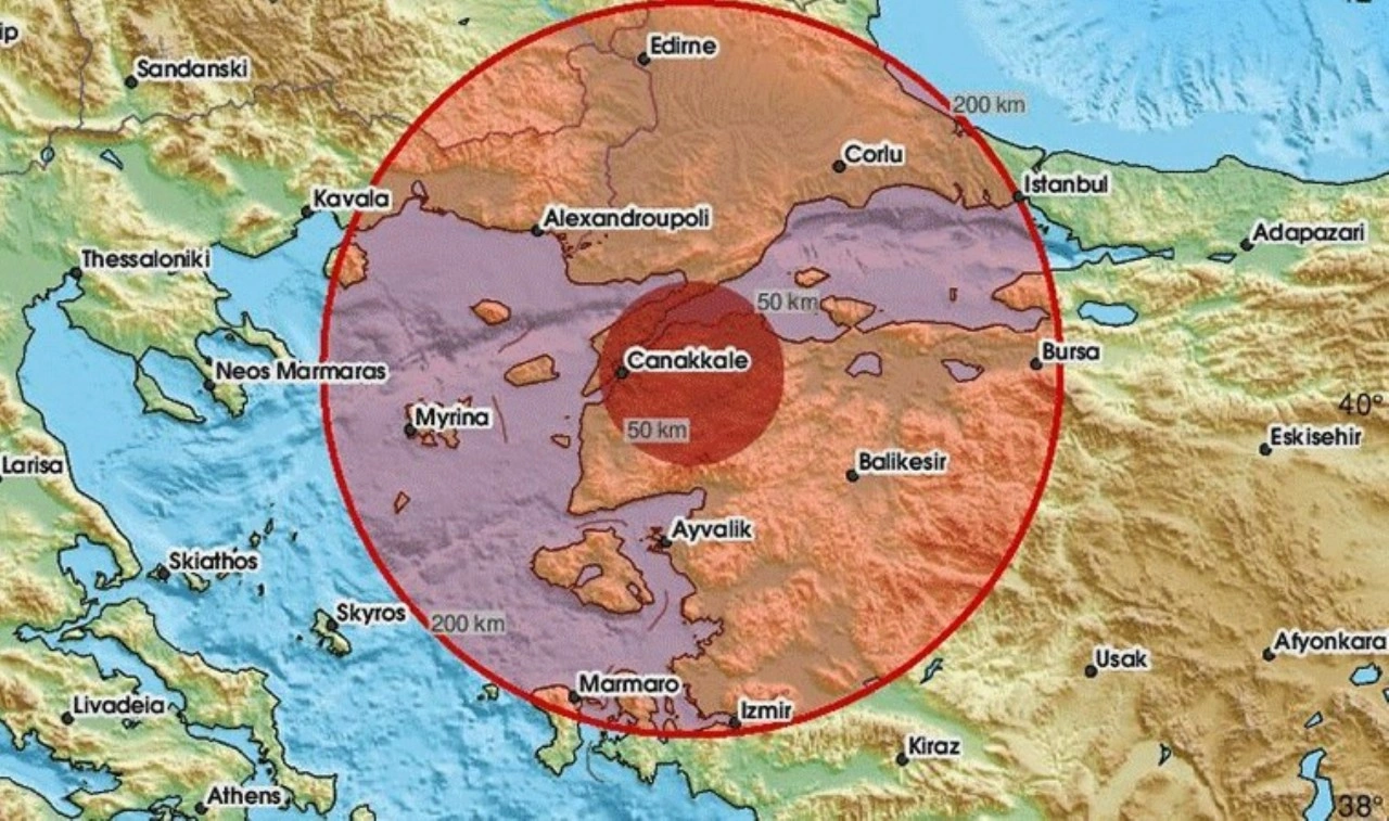 Son dakika deprem... Çanakkale'de korkutan deprem... Çevre illerde de hissedildi!