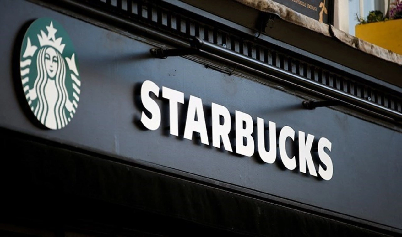 Starbucks'tan yüzlerce kişiyi işten çıkarma kararı