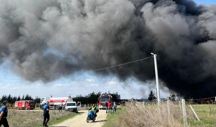 Tekirdağ'da fabrika yangını 2 saatte kontrol altına alındı: Vali Soytürk'ten açıklama geld