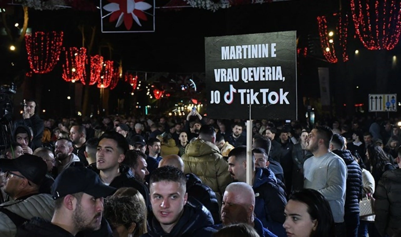 TikTok erişime kapatıldı: Arnavutluk'ta halk sokağa çıktı!