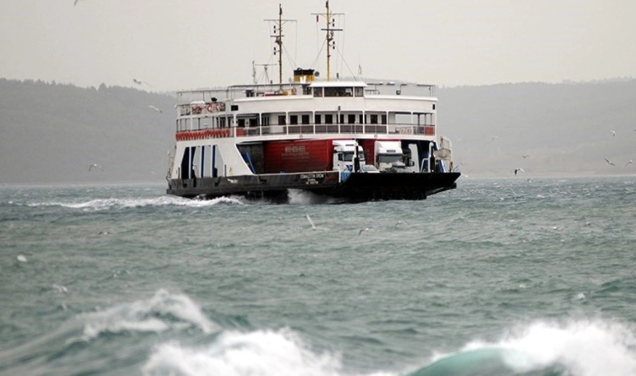 Tüm seferler iptal: Gökçeada'ya 3 gündür feribot seferi yapılamıyor