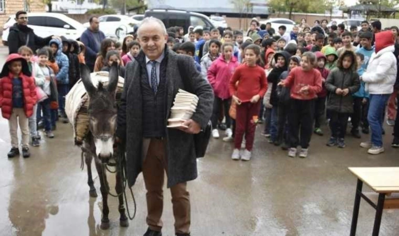 Türkiye’nin ‘Eşekli Dostoyevski’si Ersin Bilge, 14 bin çocuğu kitapla buluşturdu