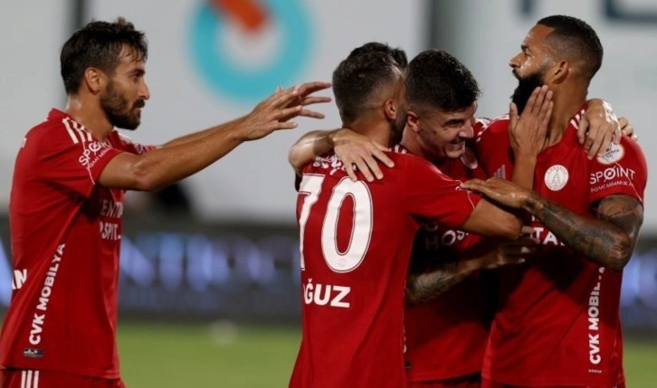 Ümraniyespor 3 puanı 3 golle aldı: Lige galibiyetle başladı!