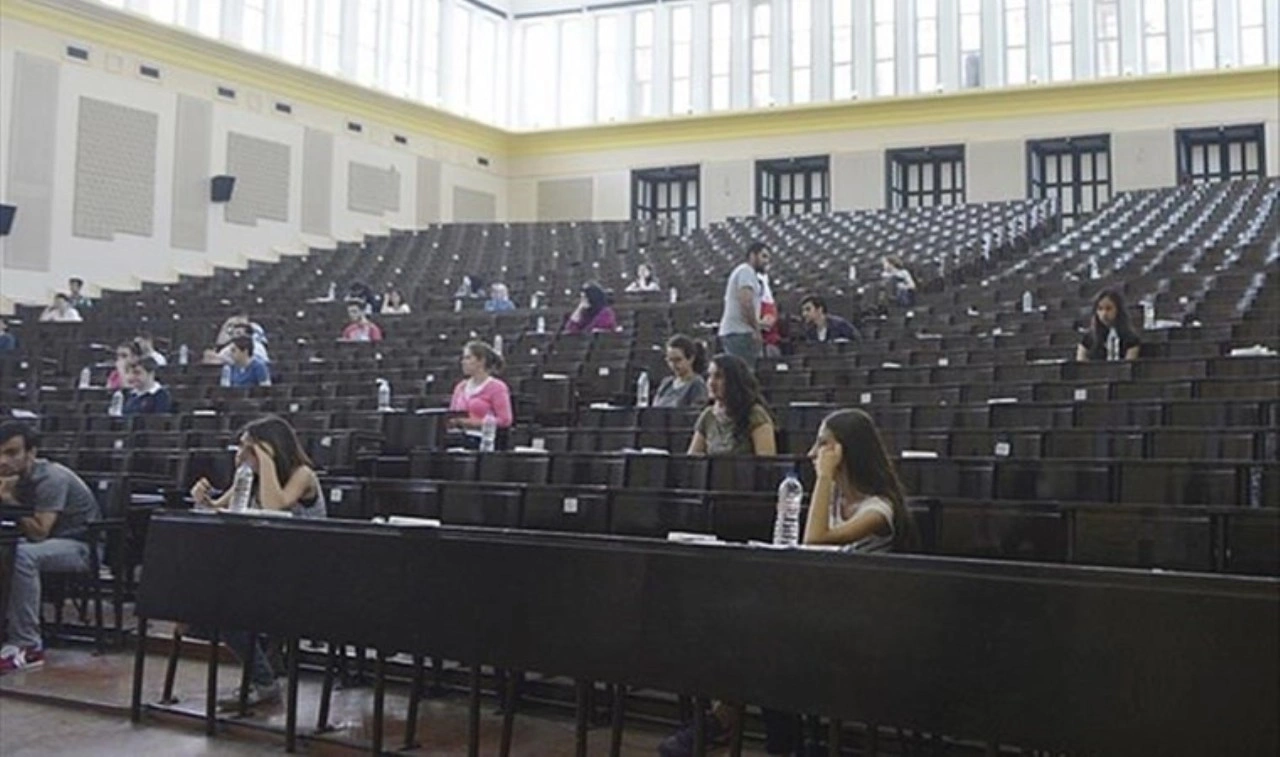 Üniversiteler tatil mi? Deprem sonrası üniversiteler tatil mi edildi?