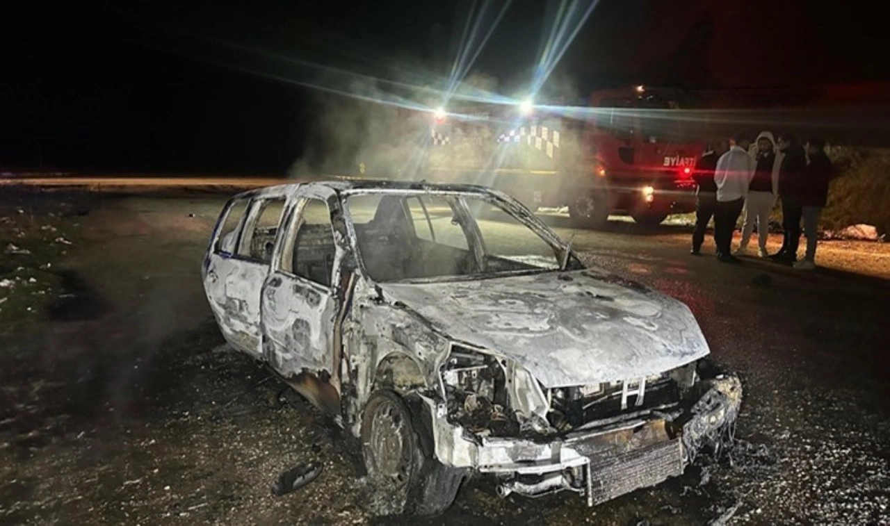 Uşak'ta şüpheli olay: Yanan otomobilden ceset çıktı