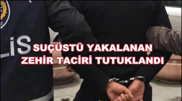 Uyuşturucu satarken suçüstü yakalandı!