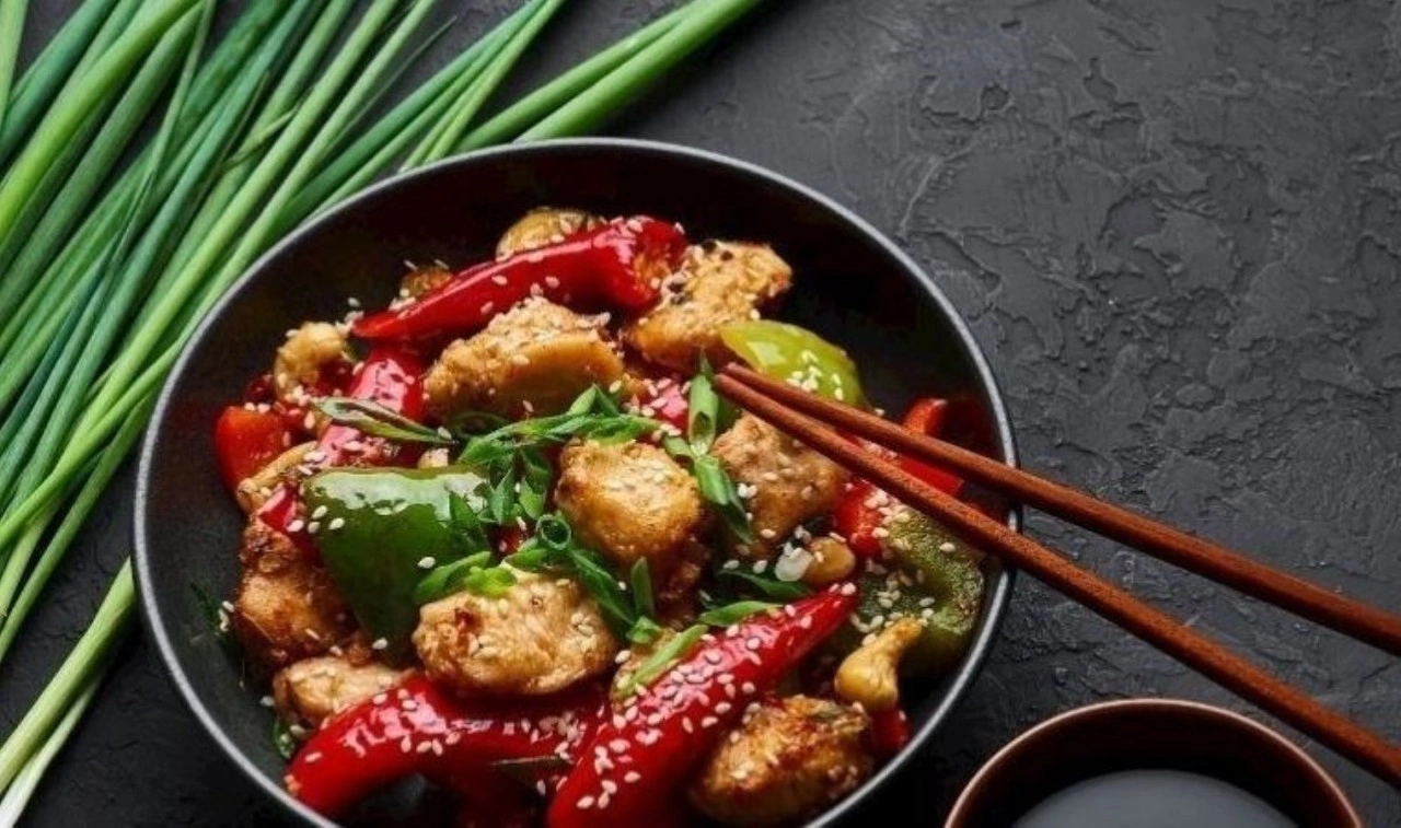 Uzak Doğu Asya'nın en sevilen lezzeti: Szechuan Tavuğu Tarifi