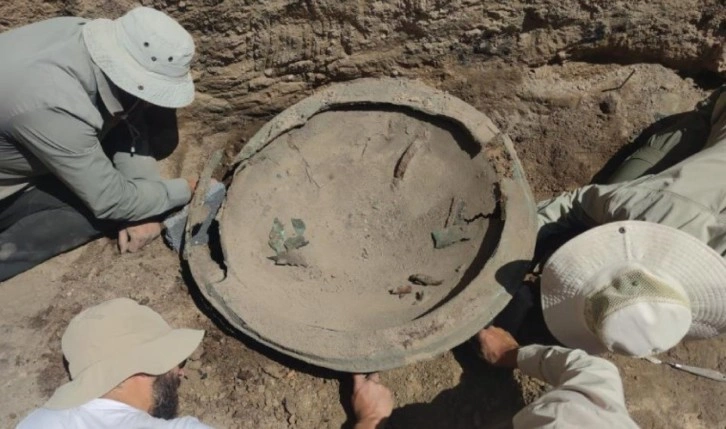 Van'da 2 bin 700 yıllık keşif: 3 adet bronz kalkan bulundu