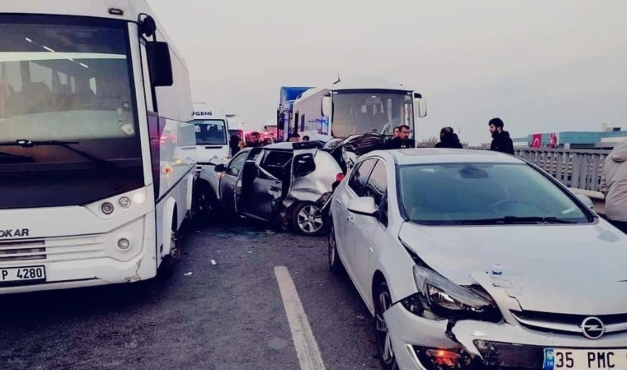 Yalova’da 5 araçlık zincirleme kaza: 4 yaralı