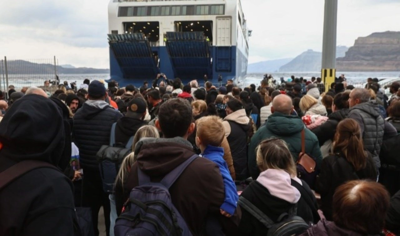 Yunanistan'da Santorini alarmı: Okullarda tatil süresi uzatıldı