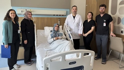 10 yıldır goğüs ağrısı yapan kıkırdak tümöründen kurtuldu