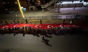 15 Temmuz yürüyüşü yapan gruba havai fişekli saldırı