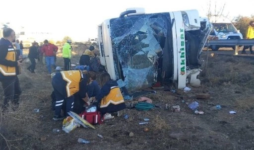 Aksaray’da yolcu otobüsü devrildi: Çok sayıda ölü ve yaralı var!