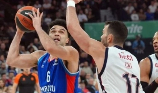 Anadolu Efes, galibiyet hasretini fark atarak bitirdi