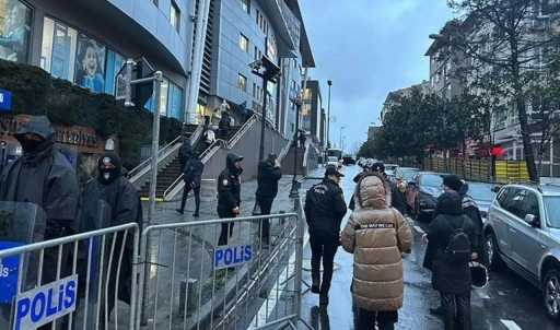 Başkan Rıza Akpolat gözaltında... Beşiktaş Belediyesi önünde güvenlik önlemi