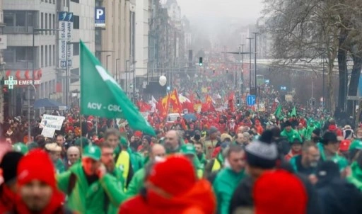 Belçika’da 60 bin kişilik dev protesto: 'Haklarımızı gasp ettirmeyeceğiz!'