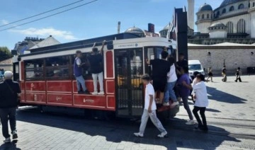Beyoğlu’nda nostaljik tramvaydaki tehlikeli yolculuk