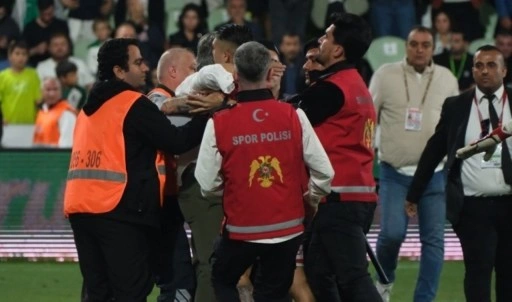 Bodrum FK - Samsunspor maçı sonunda olay: Yönetici sahaya girdi!