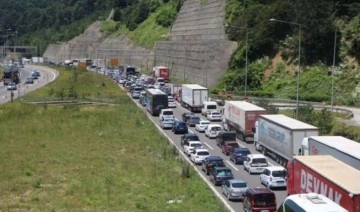 Bolu Dağı'nda kum yüklü tır karşı şeride geçti: 2 ölü, 2 yaralı