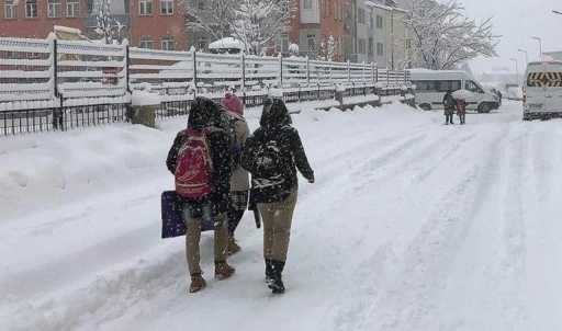 Çorum'un Ortaköy ilçesinde taşımalı eğitime kar engeli