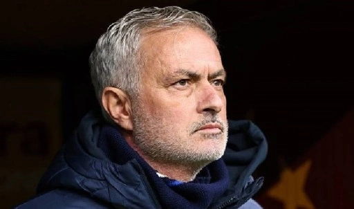 Eksiklere rağmen her zaman sahada çözüm ürettiğini söyledi... Mourinho: Ağlamadık!