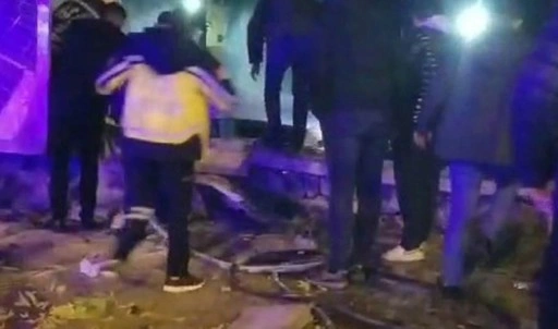 Erzurum'da feci kaza! Otomobil bahçeye uçtu: 3 ölü