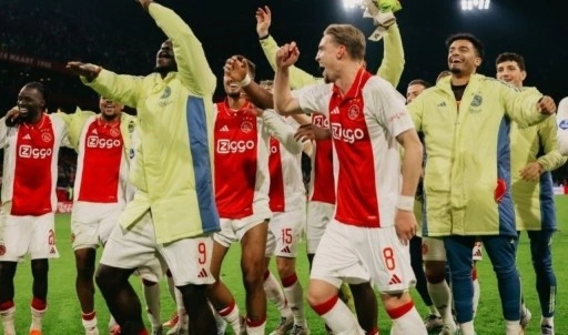 Francesco Farioli'nin Ajax'ı, derbide lider PSV'nin serisini bitirdi!