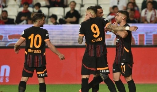 Galatasaraylı Dries Mertens Avrupa'ya damga vurdu!