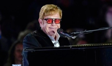 Görme sorunuyla mücadele ettiğini açıklayan Elton John: 'Mezar taşıma harika bir baba yazın