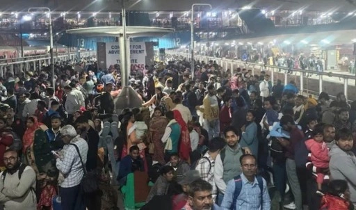 Hindistan'da tren istasyonu izdihamı: 16 ölü