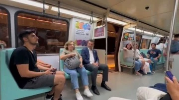 İBB Başkanı Ekrem İmamoğlu'ndan metroda yolculuk 